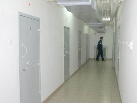 Condamnat la închisoare, găsit de poliţişti